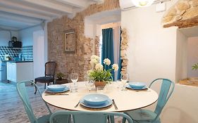 Apartamento planta baja con patio. Centro del Old Town.